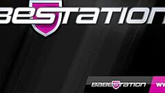 Britse lesbiennes Paige en Kerrie neuken met speeltjes in lingerie