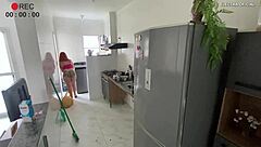 Câmera Escondida Empregada De Shortinho Provocante