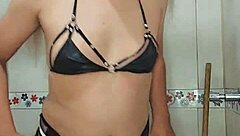 Rica trans in bathroom doing hot things 😏