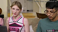 شاب عذري خجول ينيك محبوبة المراهقين 18+ ميلودي ماركس