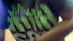 オーロラ・エステラが風呂場でムチムチボディ披露