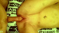 ¿Puedes creer este coñito 18+ destrozado por esa polla gorda?