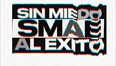 갈색 머리 여자가 여기서 큰 콜롬비안 코크를 보지에 넣어?