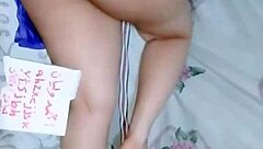 섹시 아랍 MILF 아내가 엉덩이 자랑해