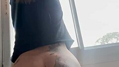 Vizinho Me Olhando, Chamei Corno Marido Pra Chupar Enquanto Ele Vê