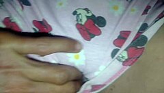 Make och vän gör konstiga ljud tillsammans