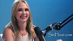 Bintang porno cantik Lilly Bell kocok memek kuat masa temuduga casting