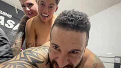 Aquele sexo gostoso sentindo a socada ate o fim no cu e na buceta no pelo ate gozar juntos