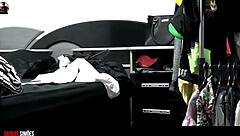 Genç 18+ latin kız iç çamaşırında götünü sergiliyor