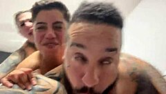 Aquele sexo gostoso sentindo a socada ate o fim no cu e na buceta no pelo ate gozar juntos