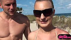 아마추어 틴이 움직이는 차에서 낯선 남자랑 박아, 강렬한 감정 느끼며