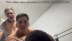 Aquele sexo gostoso sentindo a socada ate o fim no cu e na buceta no pelo ate gozar juntos