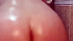 does blanca culona ride dildo?