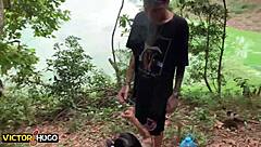 젊은 18+ 타투 걸이 숲에서 대마 피운 후 보지 핥아, 다음은?