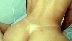 sentando gostoso e gemendo de tesao na pika do marido da minha amiga e ganhando leite na boca