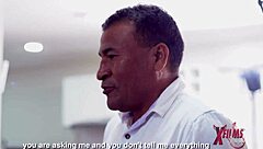 Vader zuigt zoon intensief met busty vriendin, leert neuken