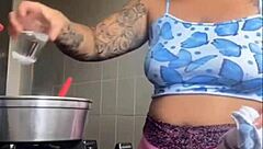 Exhibitionist flashes her big swollen pussy in public