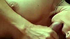 Jiran hisap kontol keras dan dapat air mani di tetek