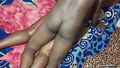 Fodendo o Namorado Forte no Apartamento Velho com a Milf de Bunda Grande!