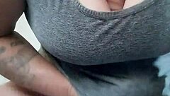 纹身黑发人妻玩天然大奶狂插巨型假屌