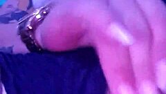 ألمس نفسي وأنا أشاهد إباحية 😈