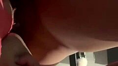 Neuk de geile curves slet van de baas, ze rijdt pik en spuit overal