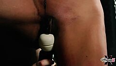 なぜマキシンXはハードコアBDSMで潮吹きオーガズムを渇望するの