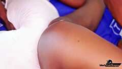 Kiimainen aikuinen teinityttö isoilla tisseillä laukeaa monsteri BBC:lle 😍