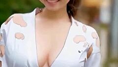 Female Warrior's Costume Gets Completely Destroyed!