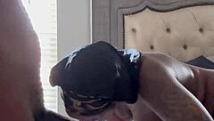 Getto kızı büyük siki yalayıp boğazına kadar sokuyor