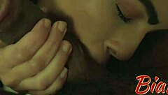 Novinha submissa tocando engolindo cacete querendo leitinho