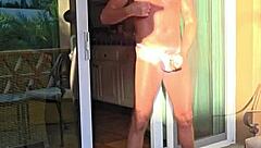 Sapık adam balkonda tanga germemi beğendin mi diyor?