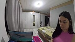 주부가 남편 없는 동안 기술자에게 엉덩이로 지불해