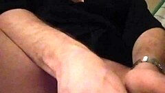 Saya guna mainan dan dildo untuk menunggang