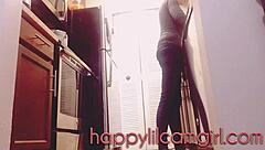 高挑妹子无视你厨房打扫！女巨人摄像头调教