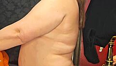 밀프가 내 열심인 손에 정액 흘리며 강렬한 오르가즘 도달