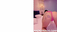 in this amateur narrative, the funkeira moves enticingly while rebolando gostoso on the rod in a captivating dance routine