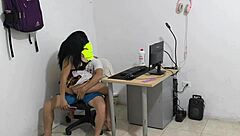 Hé voisin, je peux emprunter ta bite ? Je serai toute soumise et lente pour ça