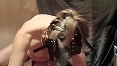 esclave f i ponygirl ydmygelse session udendørs med bondage og spanking