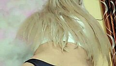 Hermosa transexual blanca nieves poses in crossdressing outfit for solo display