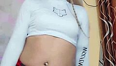 Hermosa transexual blanca nieves poses in crossdressing outfit for solo display