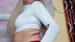 Hermosa transexual blanca nieves poses in crossdressing outfit for solo display