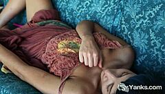 Hey, check out Yanks beauty Jay Elle showing off those smooth hot hip movements