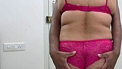 Bikini'li iri doğal memeli esmer hatun kocasının meraklı el işini veriyor mu?