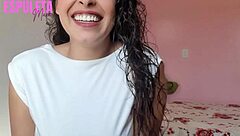 Я так возбуждена этим управляемым хэндджобом от моей шалуньи-соседки, дрочащей