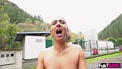 Lena Coxx kamusal sert anal sikilme blowjob ve döllü bitiş istiyor