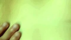 어... 그녀의 깊은 배꼽 손으로 탐험하는 거 너무 좋아, 아름답고 섹시해...