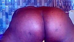 Queensandypussy Fingers and Fucks Her Wet Pussy with a Dildo Until She Squirts