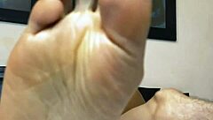 amiga de la novia seduce al padrastro en la boda