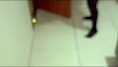 El chaval con verga gorda vino a verme pero no aguantó y se corrió rápido en mi boca